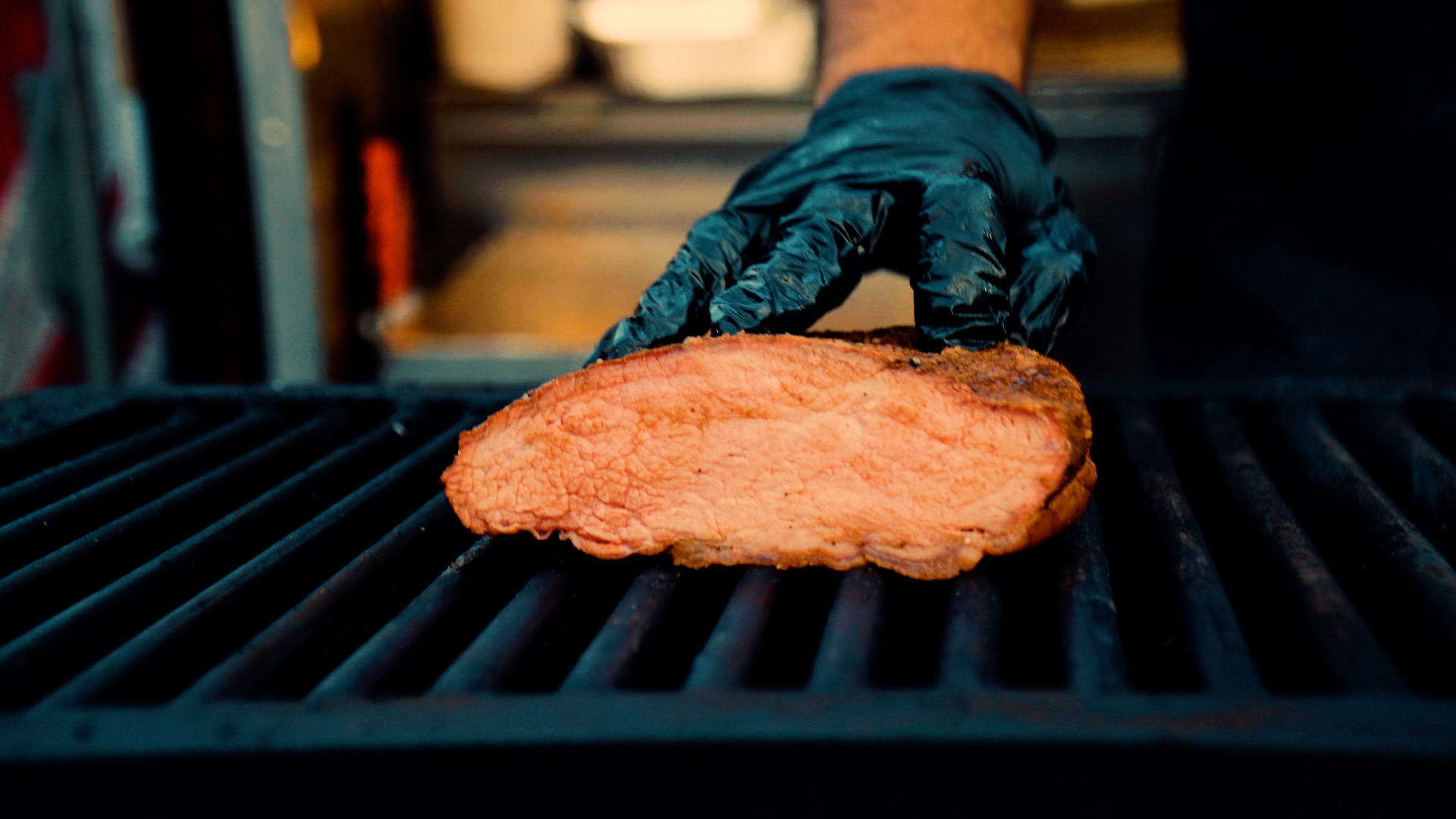 Smoked picanha searing on grill with perfect technique